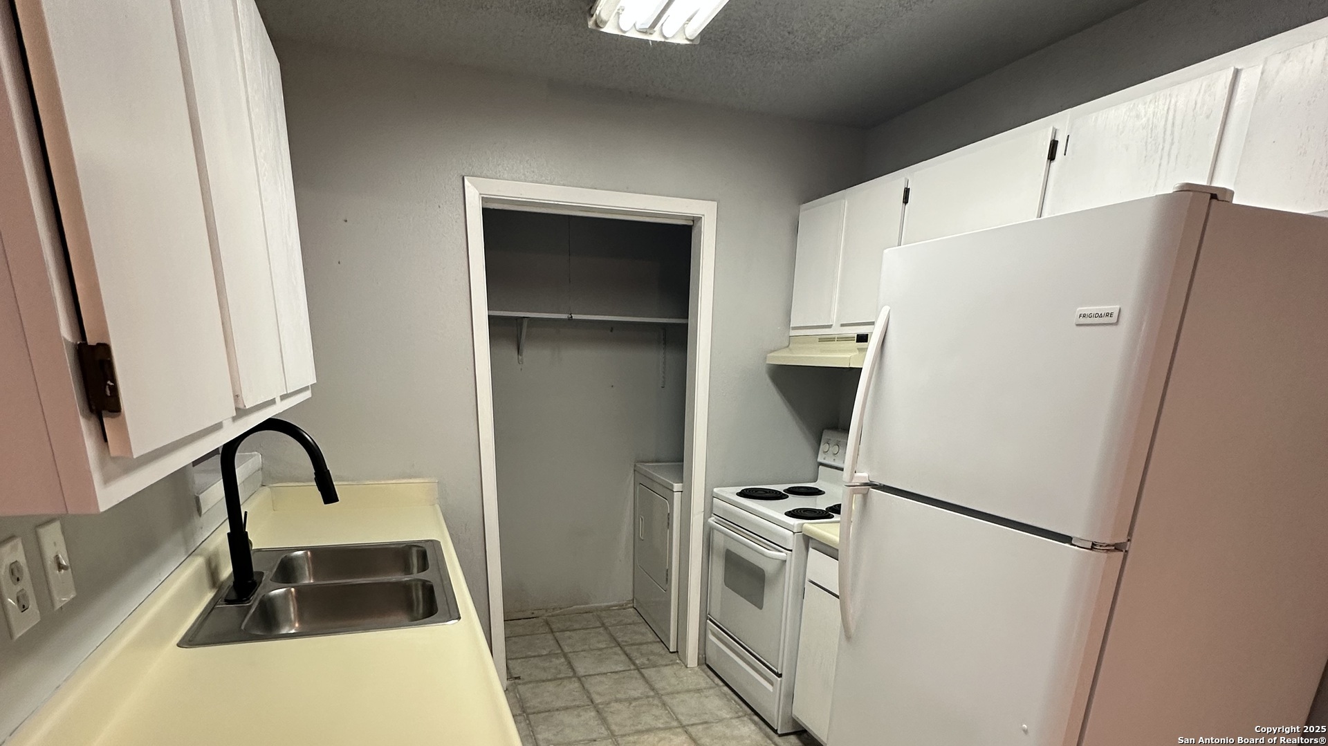 5718 Jones Fall San Antonio TX 78244