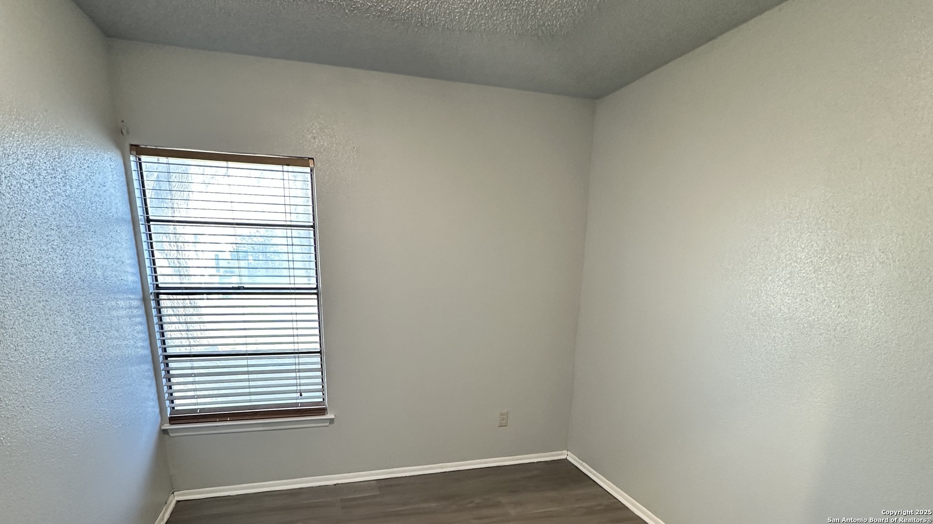 5718 Jones Fall San Antonio TX 78244