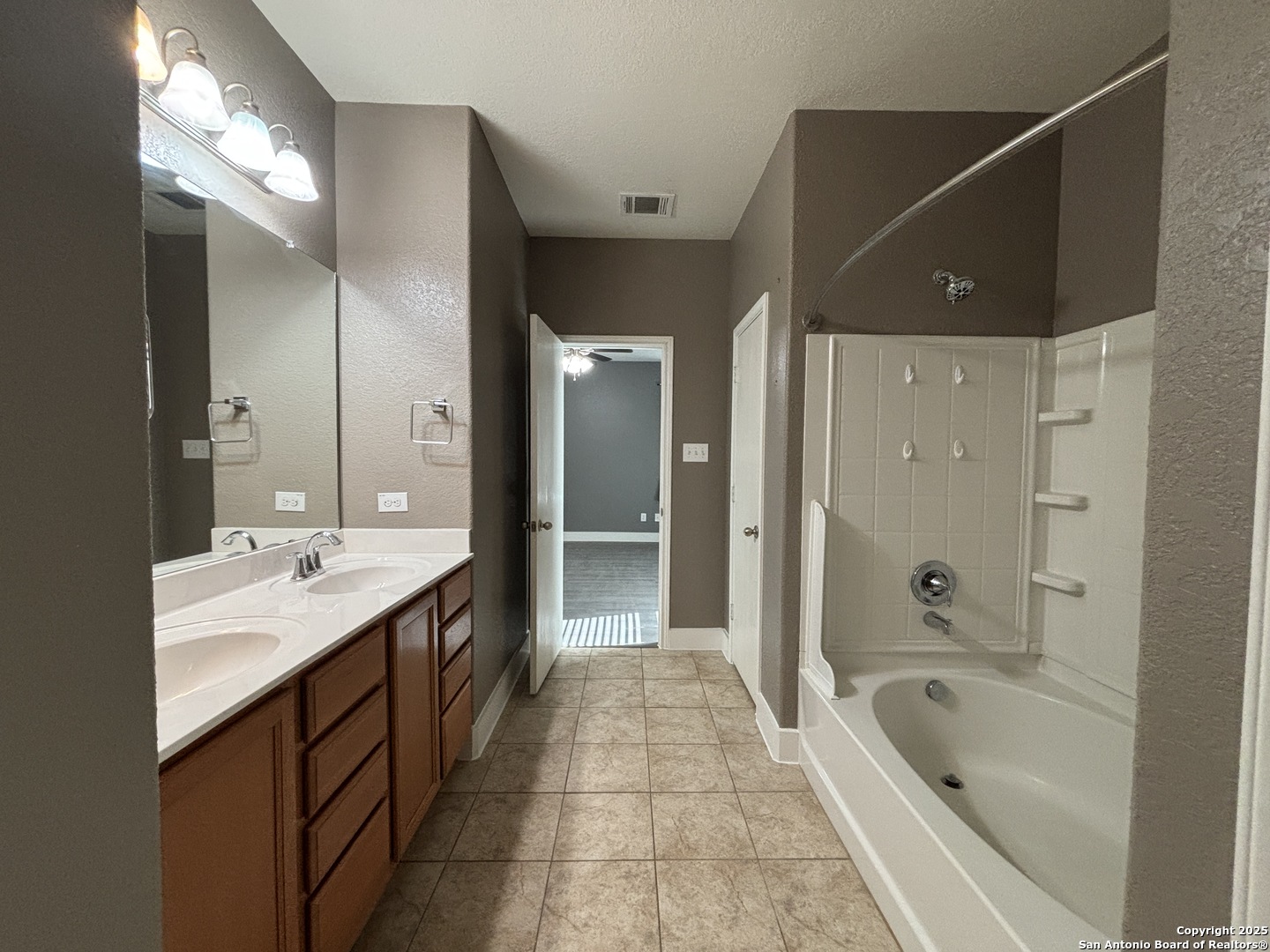 9106 Canter Horse San Antonio TX 78254