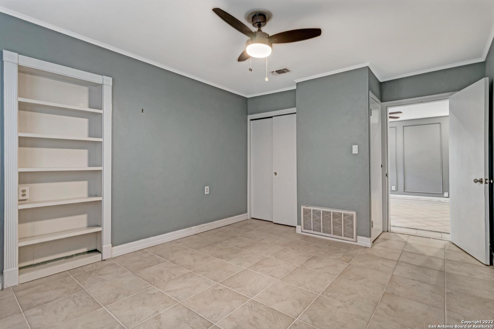 112 Cloverleaf Avenue Alamo Heights TX 78209