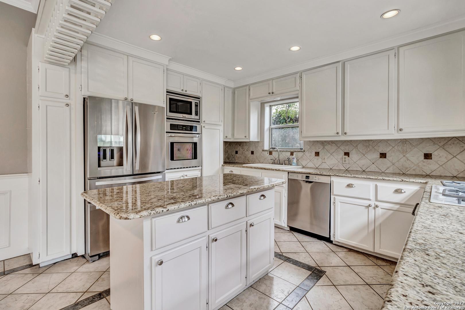 112 Cloverleaf Avenue Alamo Heights TX 78209
