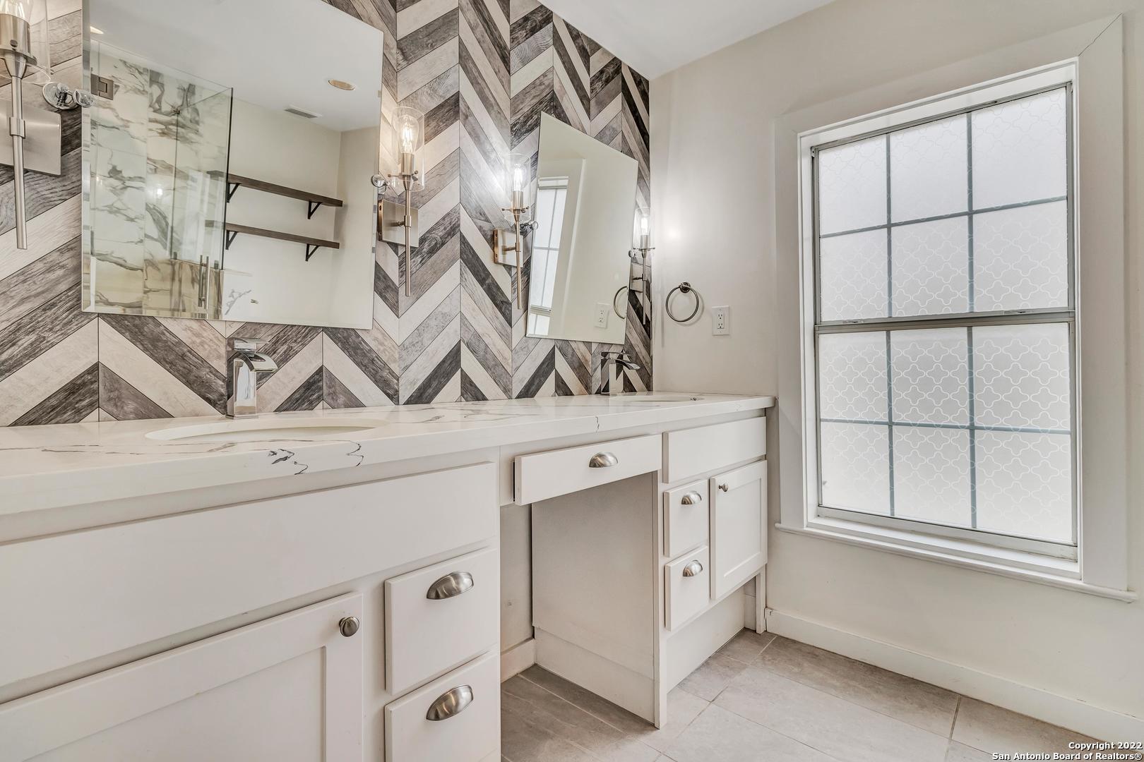 112 Cloverleaf Avenue Alamo Heights TX 78209