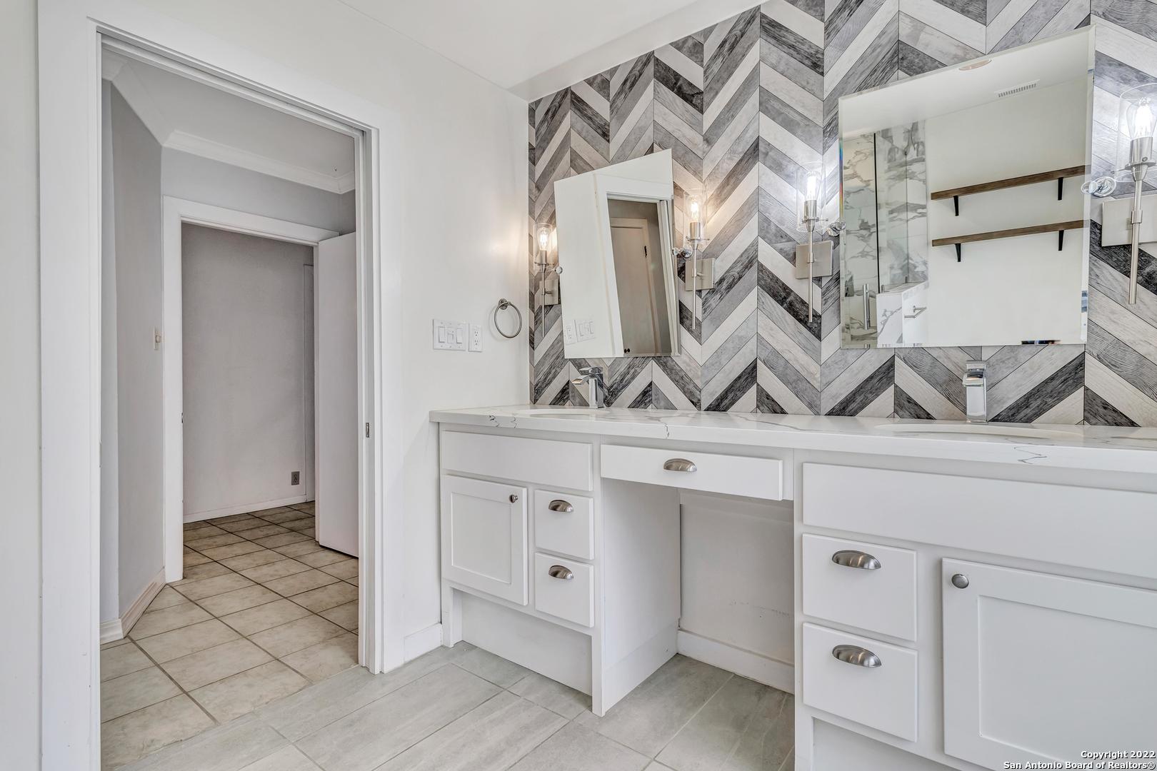 112 Cloverleaf Avenue Alamo Heights TX 78209