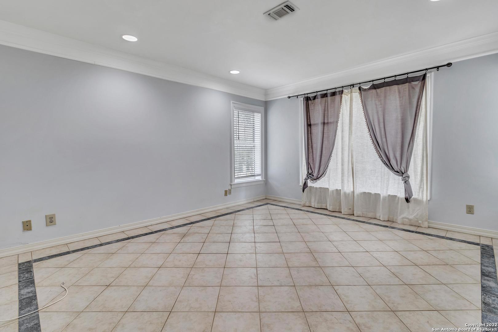112 Cloverleaf Avenue Alamo Heights TX 78209