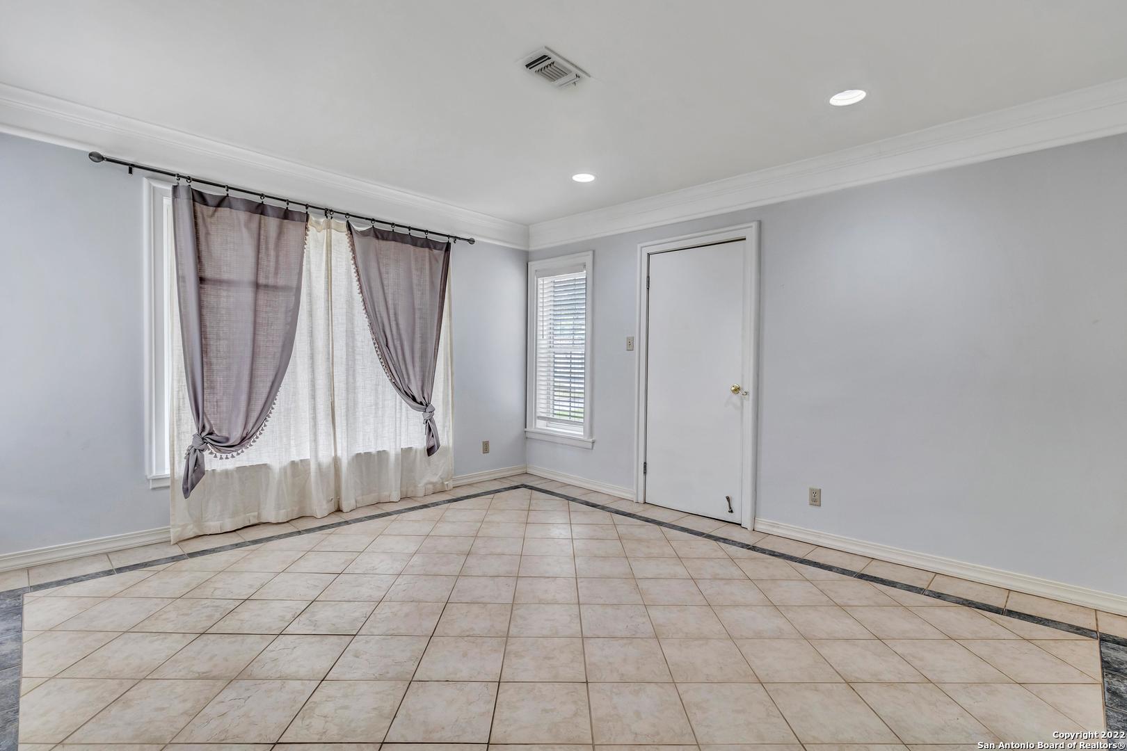 112 Cloverleaf Avenue Alamo Heights TX 78209