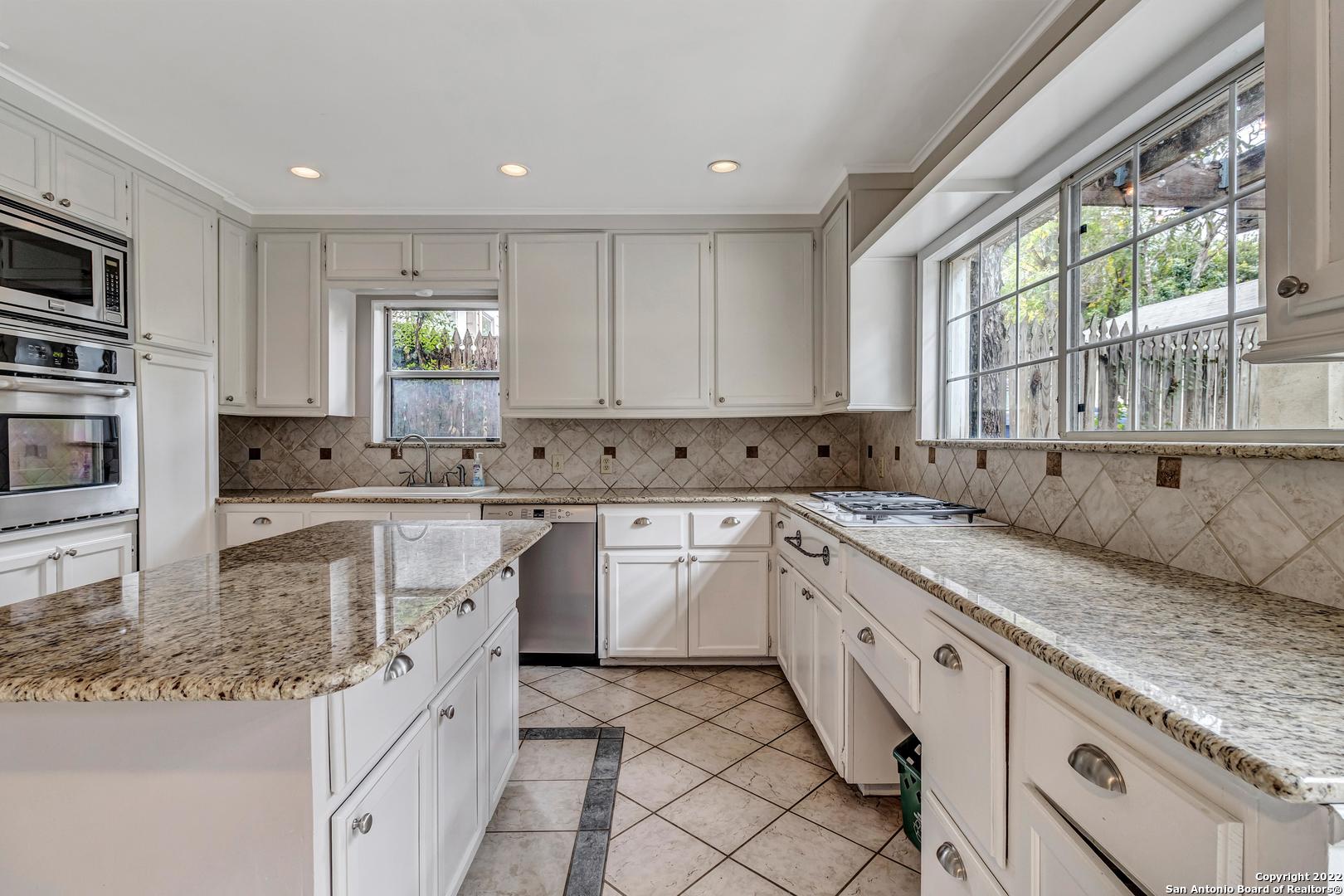 112 Cloverleaf Avenue Alamo Heights TX 78209