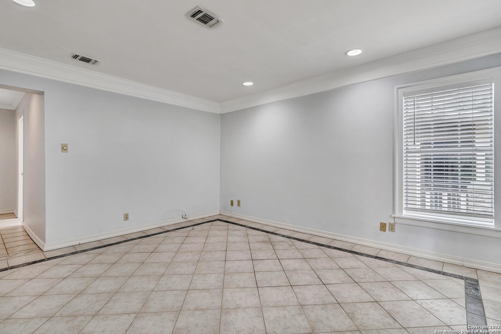 112 Cloverleaf Avenue Alamo Heights TX 78209
