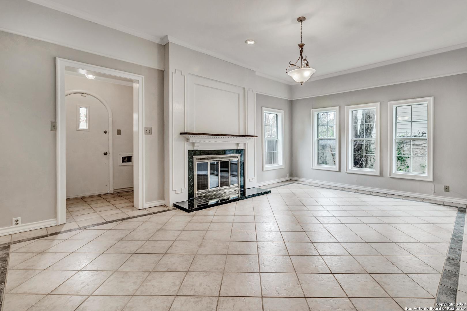 112 Cloverleaf Avenue Alamo Heights TX 78209