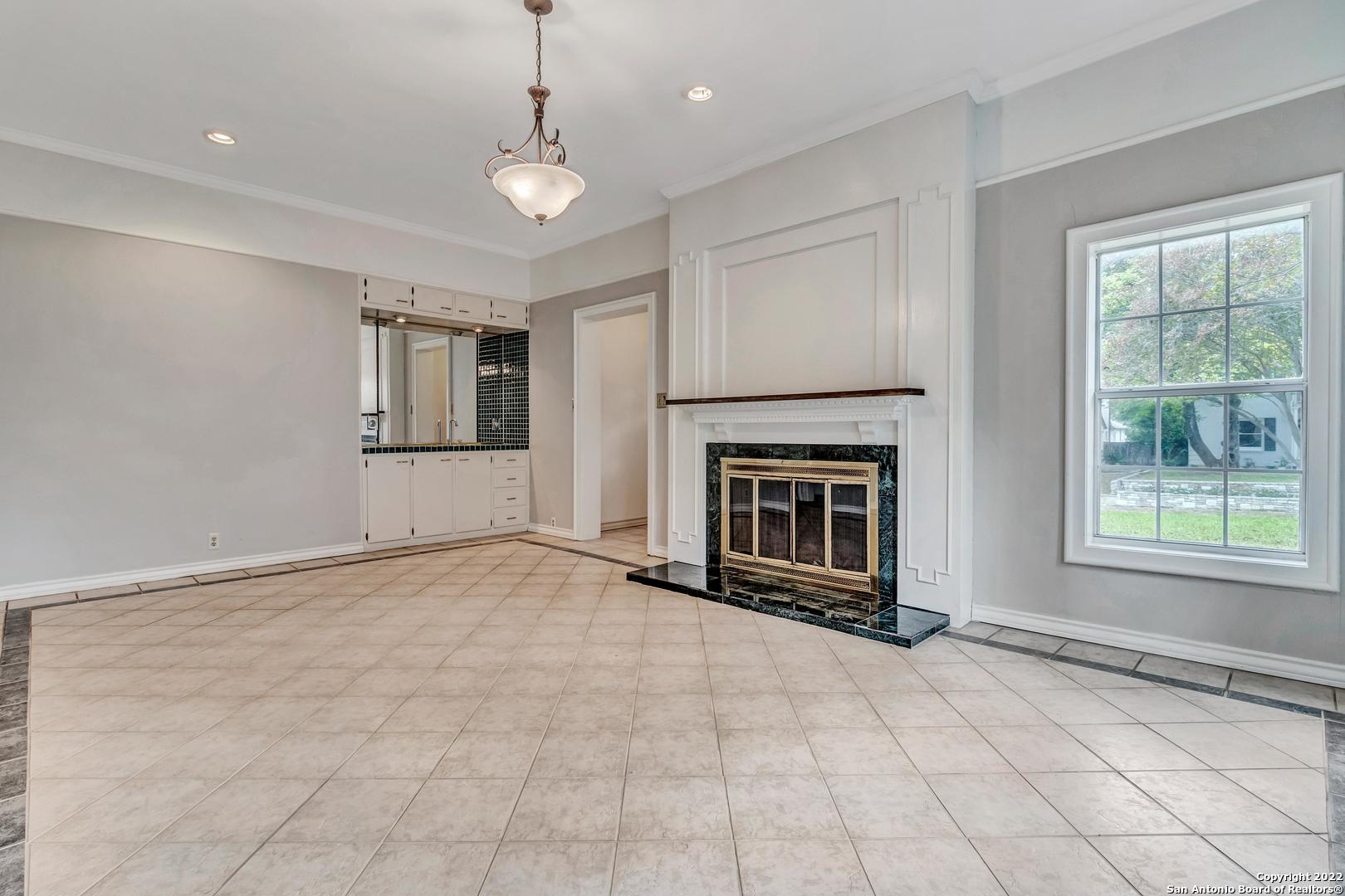 112 Cloverleaf Avenue Alamo Heights TX 78209
