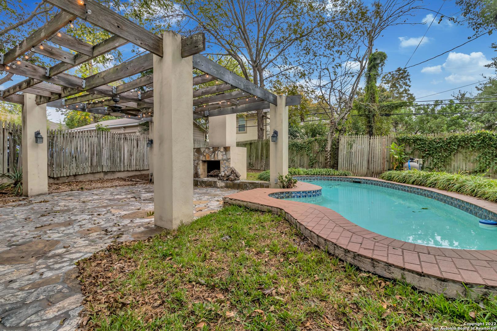 112 Cloverleaf Avenue Alamo Heights TX 78209