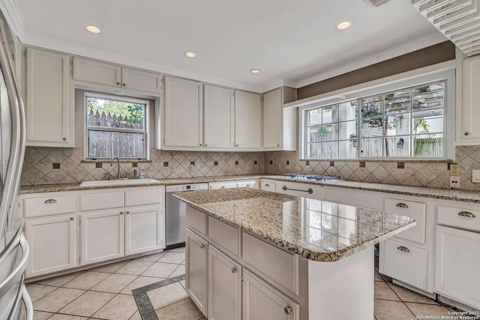 112 Cloverleaf Avenue Alamo Heights TX 78209
