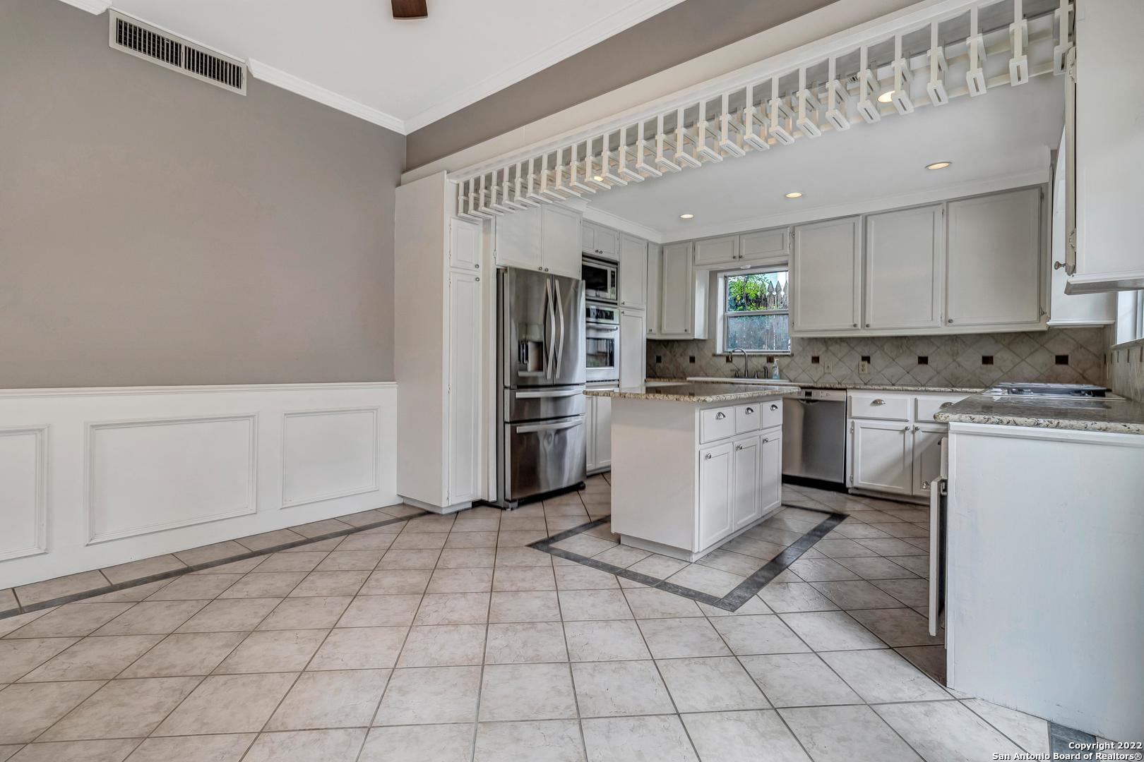 112 Cloverleaf Avenue Alamo Heights TX 78209