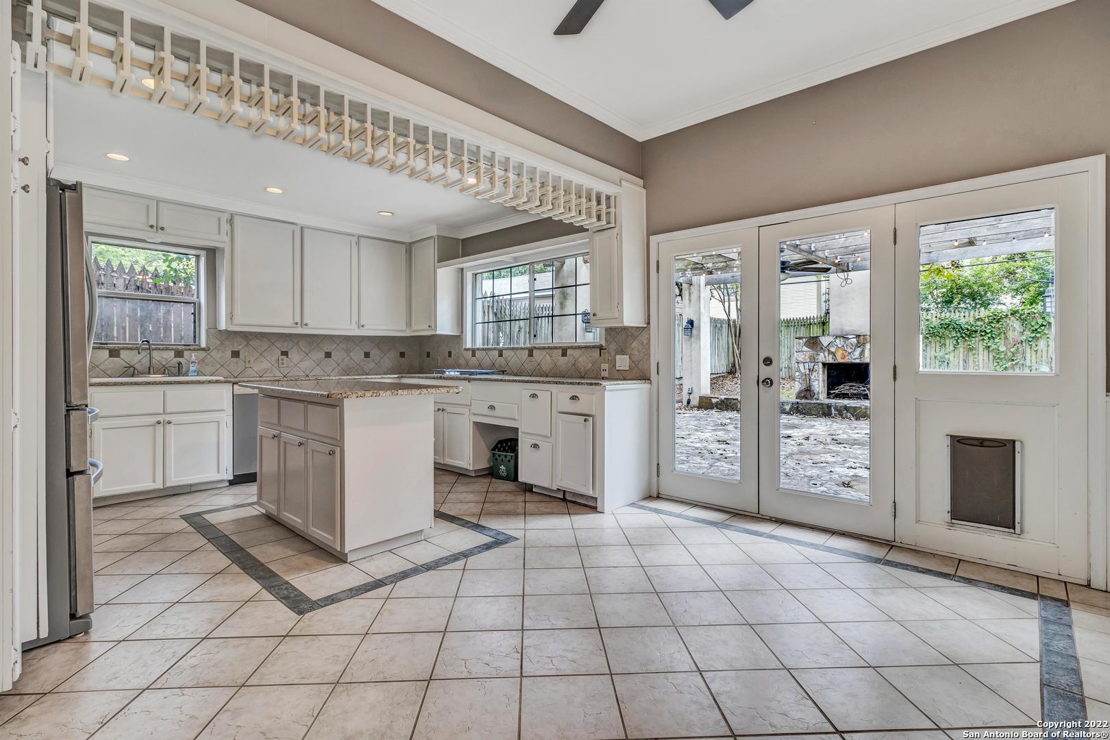112 Cloverleaf Avenue Alamo Heights TX 78209