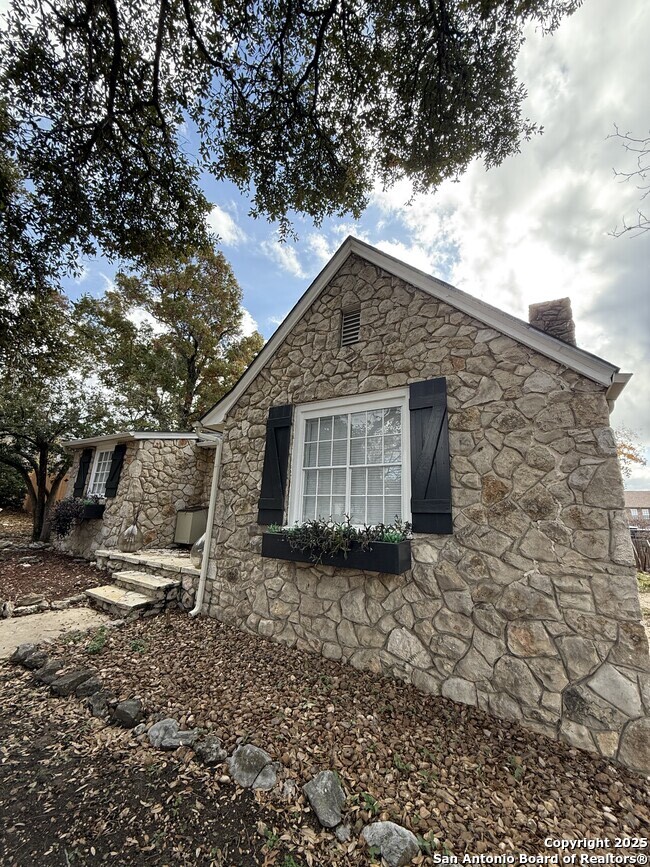 112 E Sunset Road San Antonio TX 78209