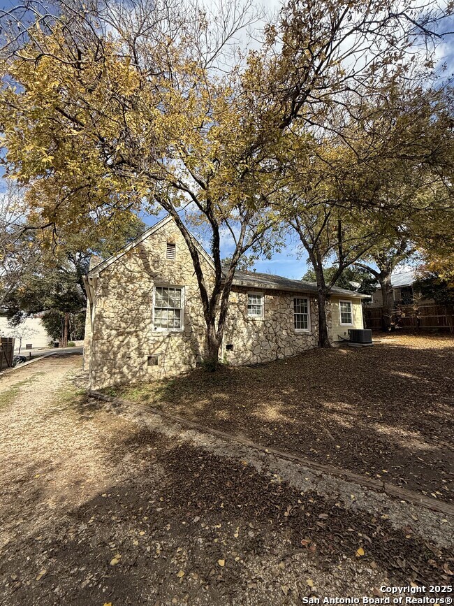 112 E Sunset Road San Antonio TX 78209