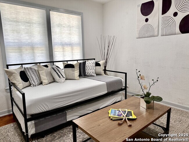 112 E Sunset Road San Antonio TX 78209