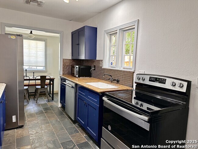 112 E Sunset Road San Antonio TX 78209