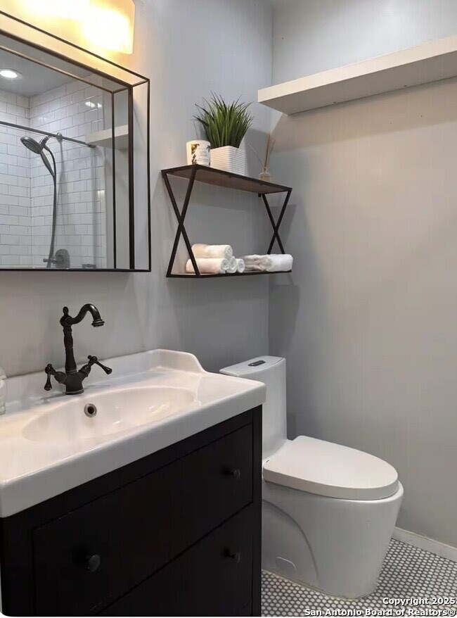 112 E Sunset Road San Antonio TX 78209