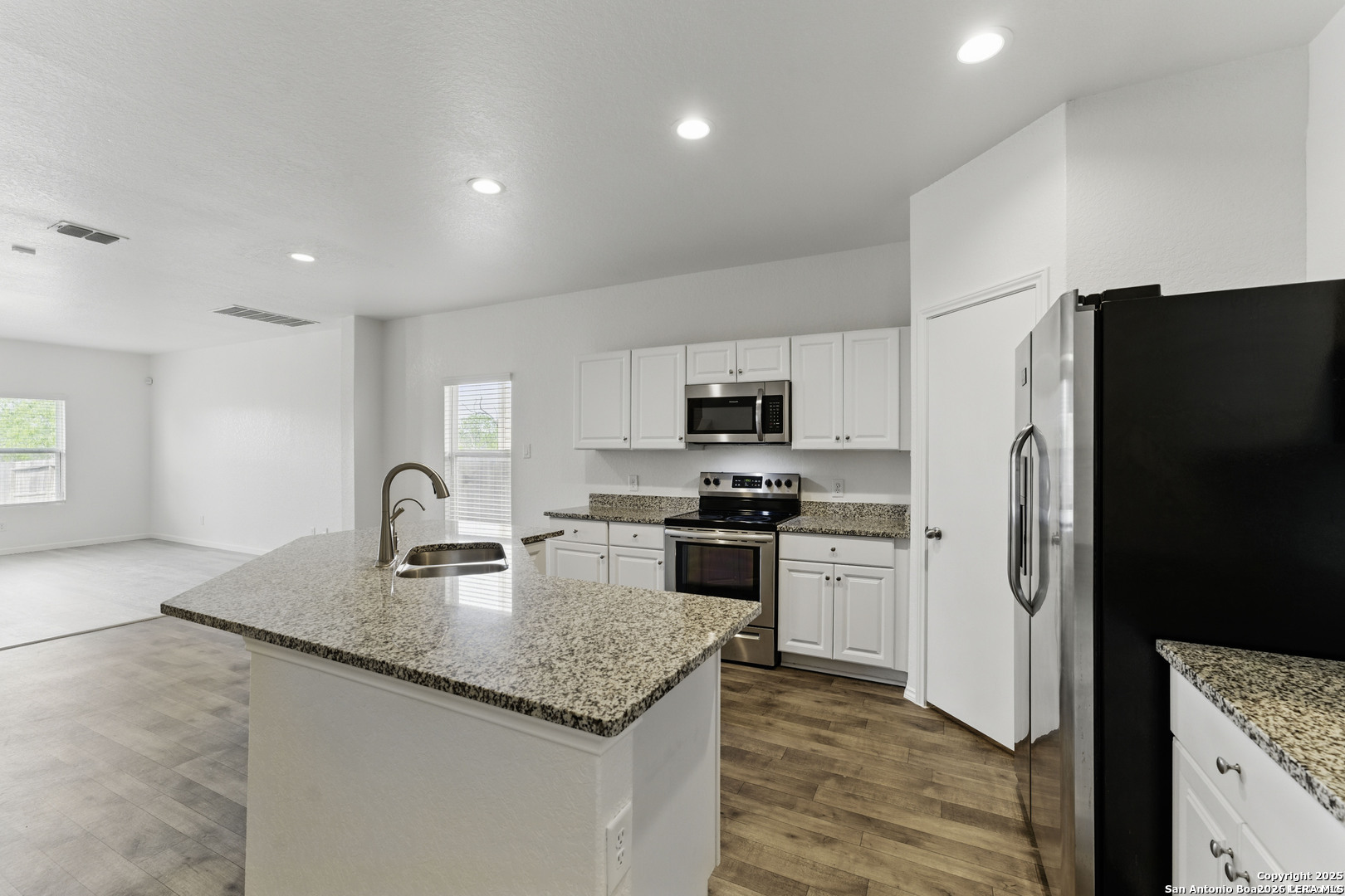 6943 Shell Beach Converse TX 78109