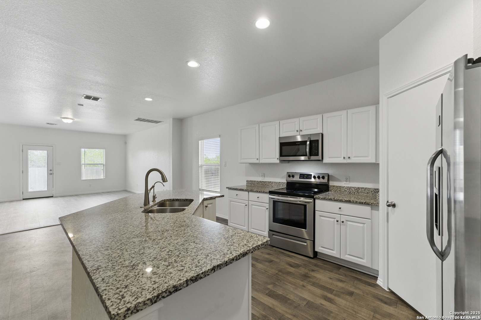 6943 Shell Beach Converse TX 78109