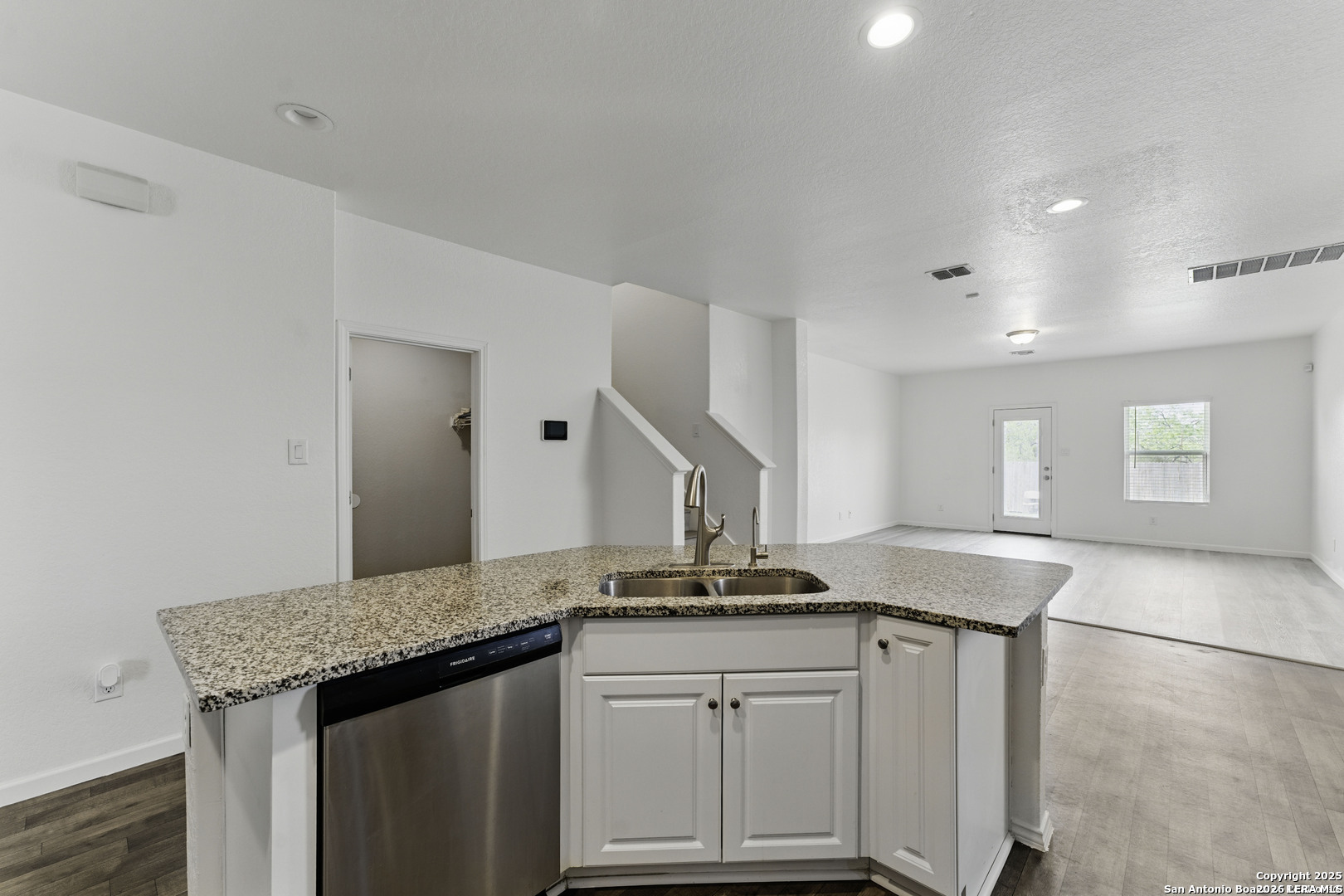 6943 Shell Beach Converse TX 78109