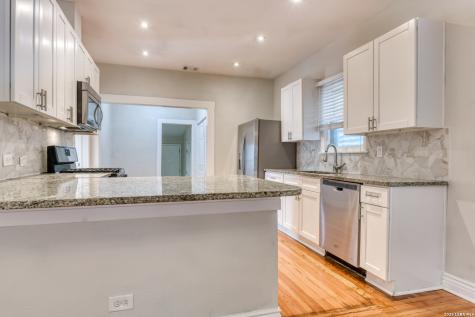 1932 W Huisache San Antonio TX 78201