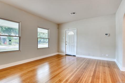 1932 W Huisache San Antonio TX 78201