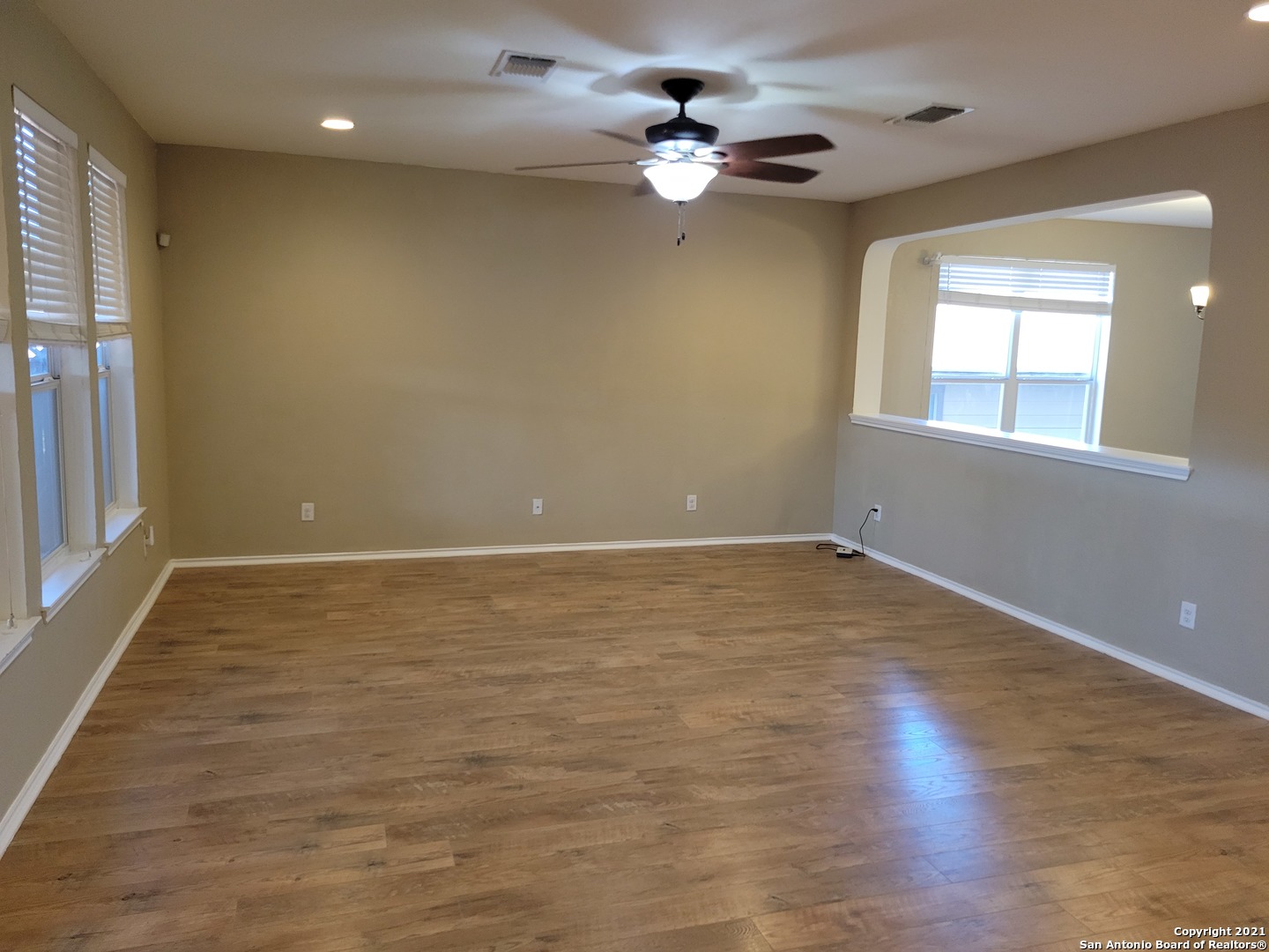 10919 Fox Crest Live Oak TX 78233