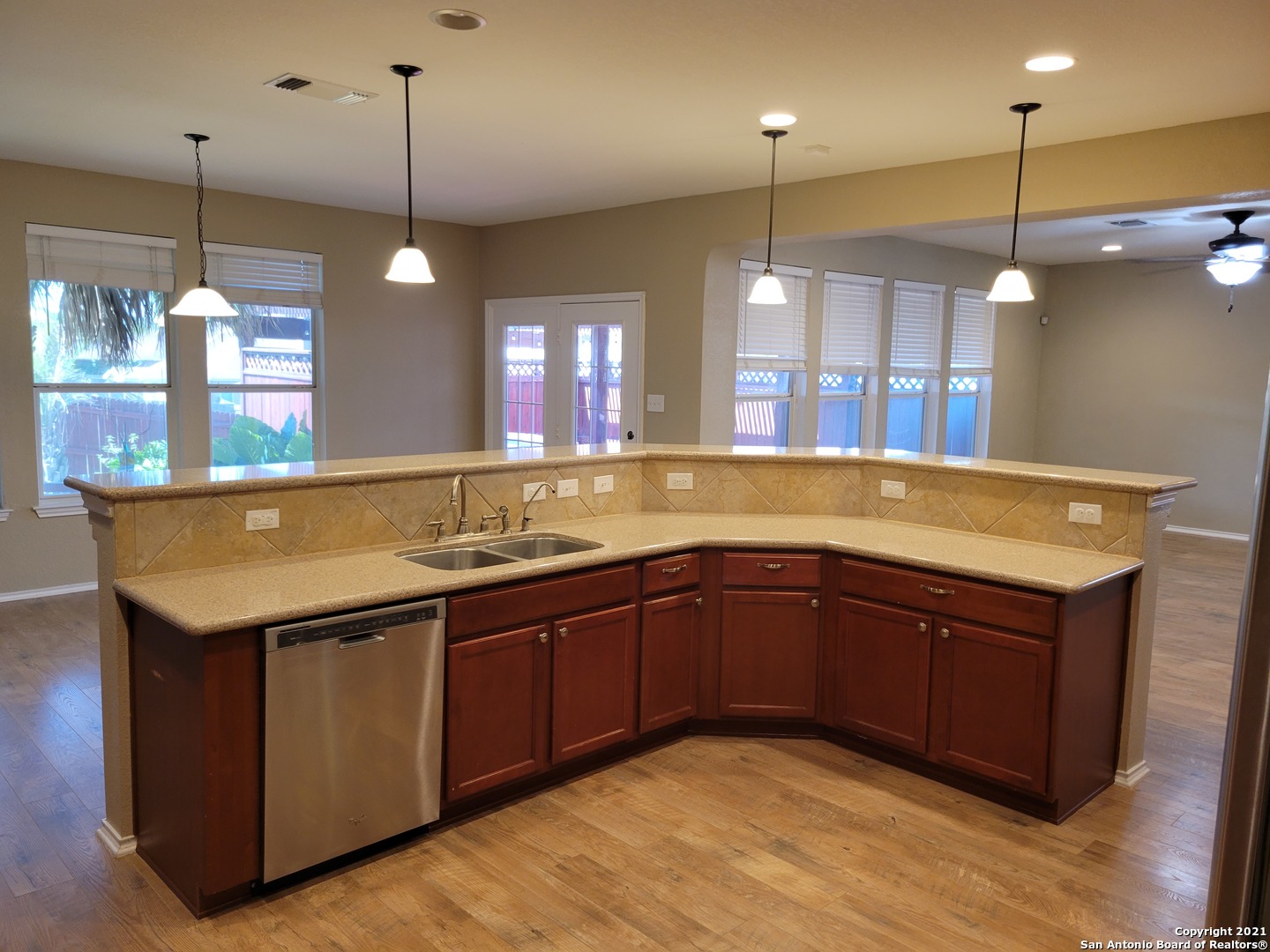 10919 Fox Crest Live Oak TX 78233