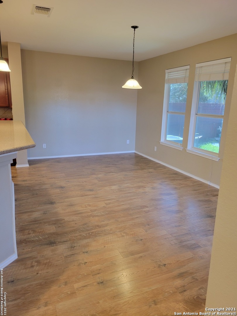 10919 Fox Crest Live Oak TX 78233