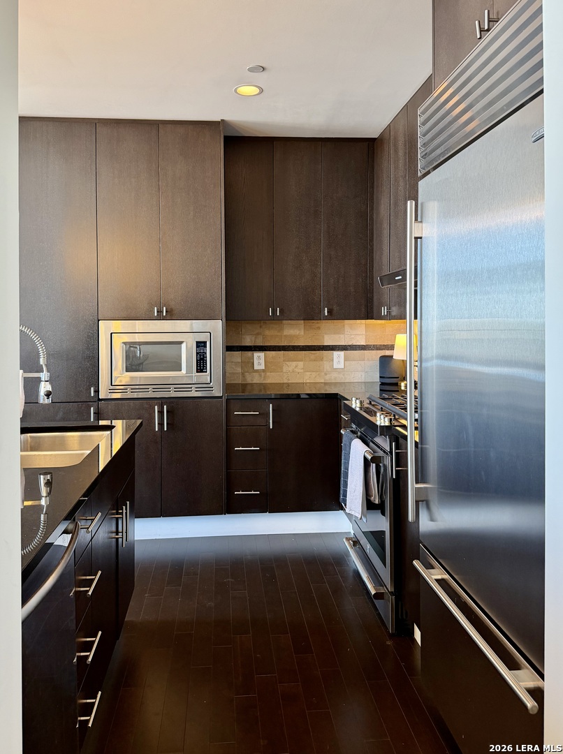 610 E Market San Antonio TX 78205