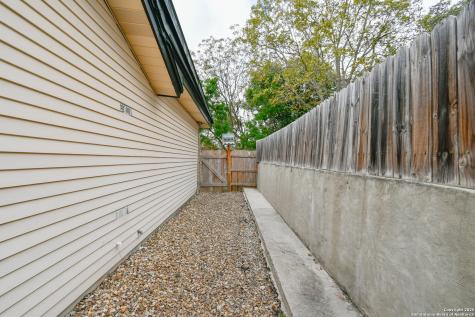 12605 Moss Hollow Live Oak TX 78233