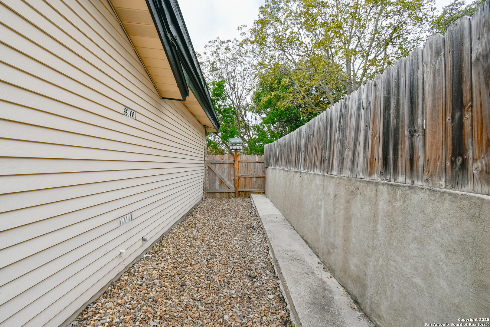 12605 Moss Hollow Live Oak TX 78233