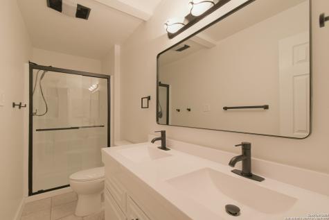 12605 Moss Hollow Live Oak TX 78233