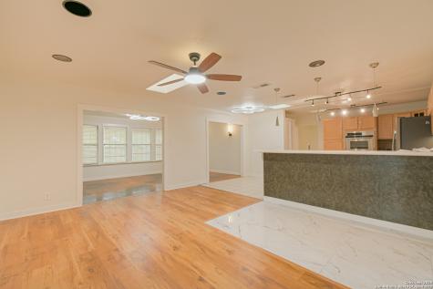 12605 Moss Hollow Live Oak TX 78233