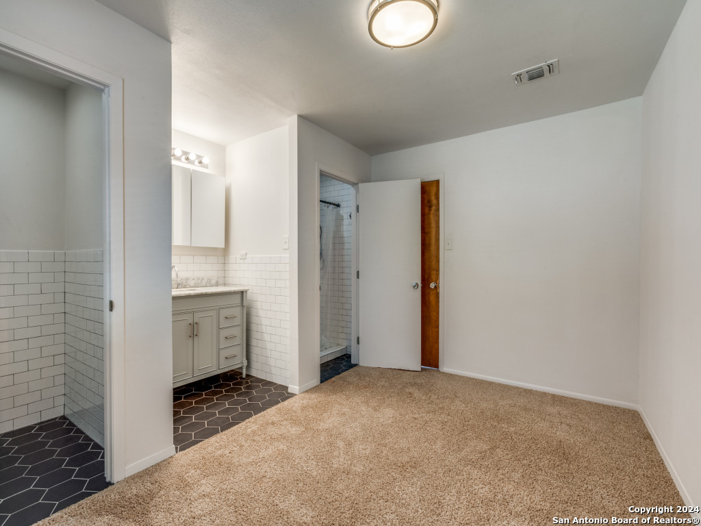 2702 Roundleaf Court San Antonio TX 78231