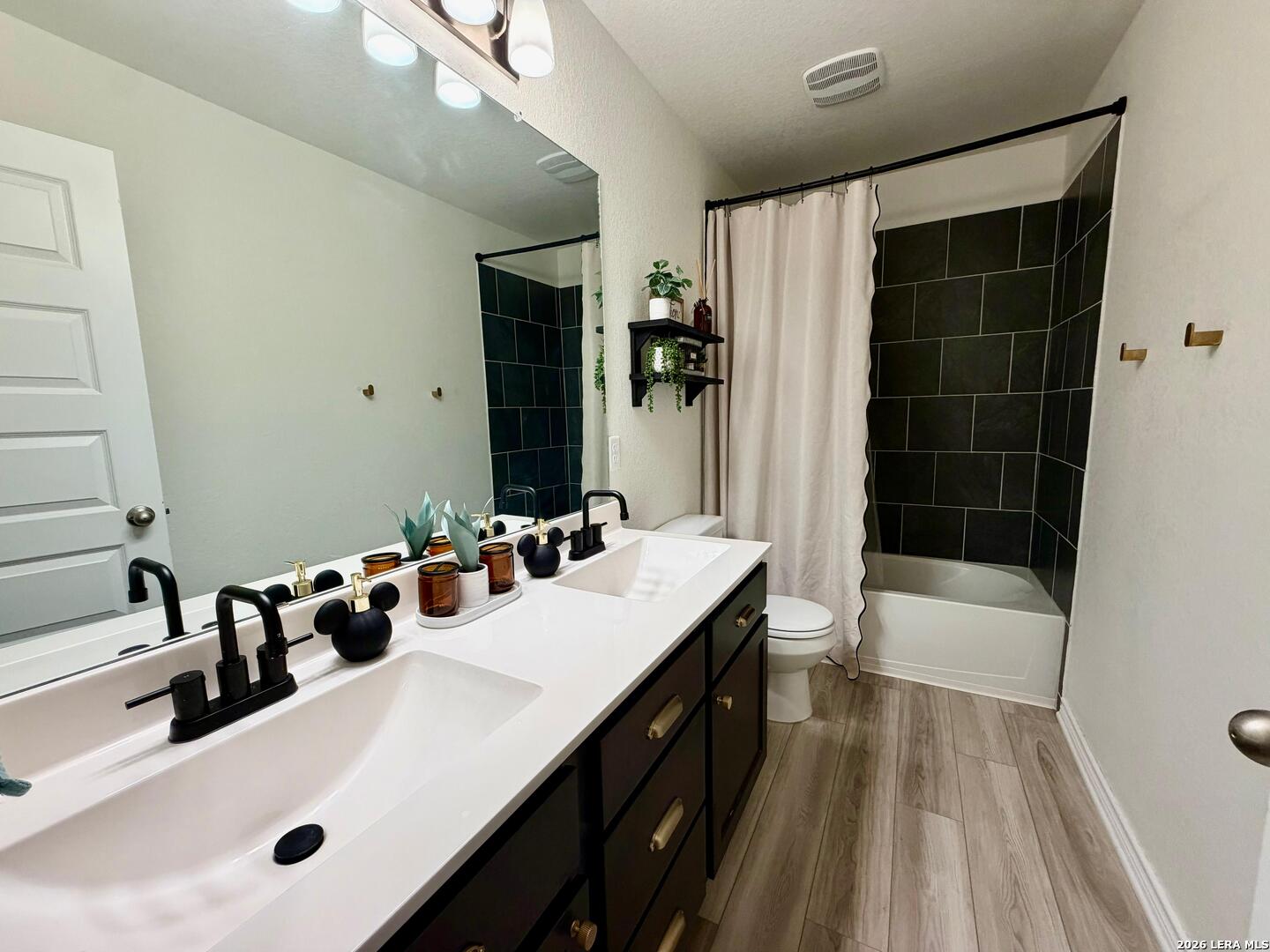 5024 Galvan Manor Converse TX 78109