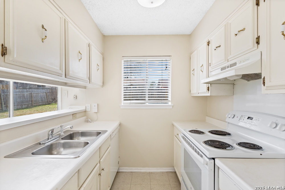 4718 Casa Oro Street San Antonio TX 78233