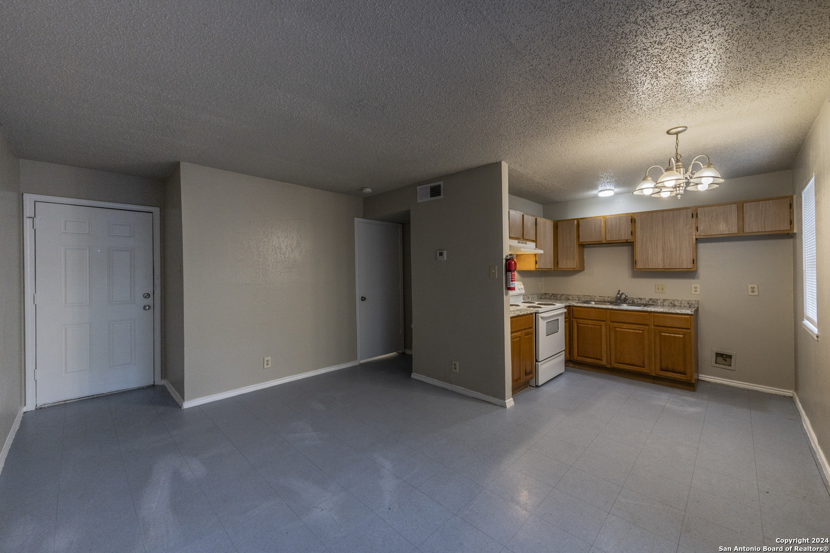 1634 W Woodlawn San Antonio TX 78201