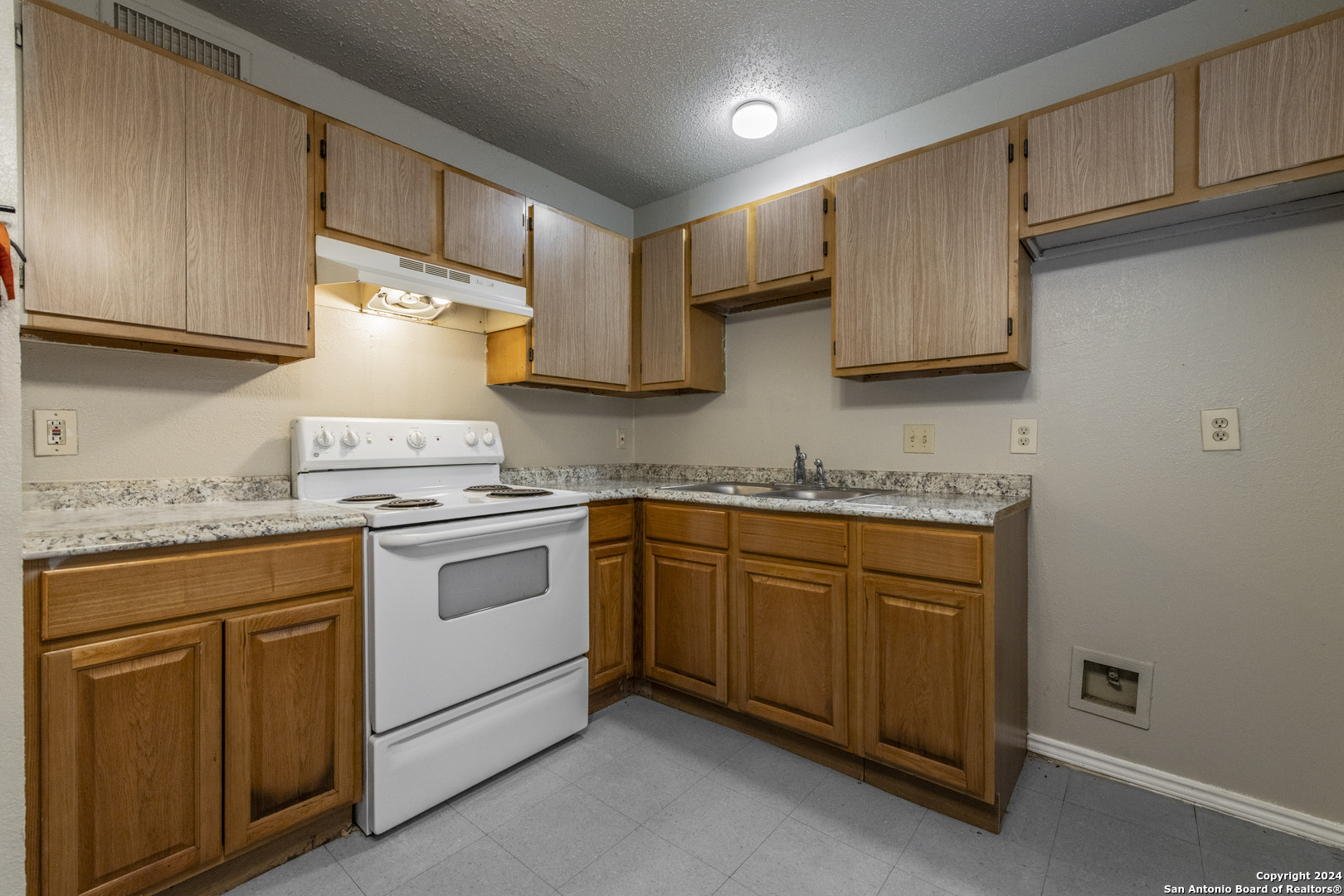 1634 W Woodlawn San Antonio TX 78201