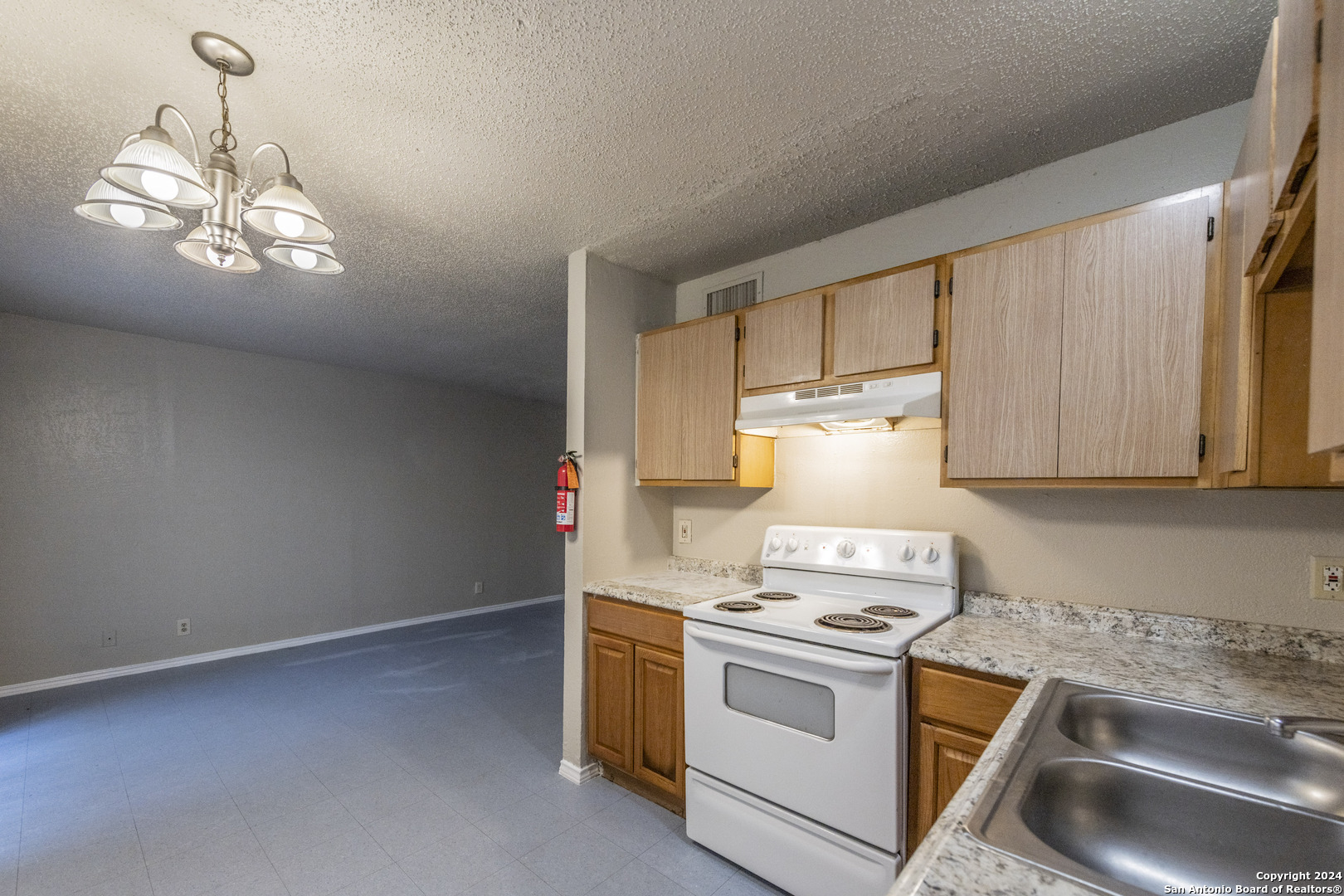 1634 W Woodlawn San Antonio TX 78201
