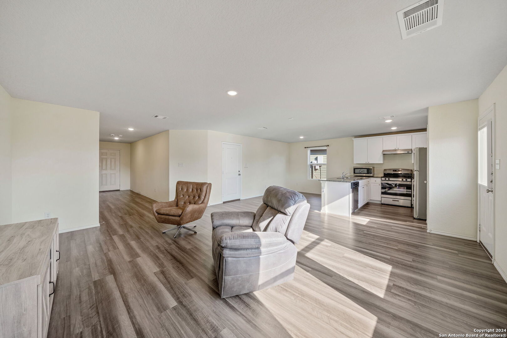 7058 Dominic Valley San Antonio TX 78242