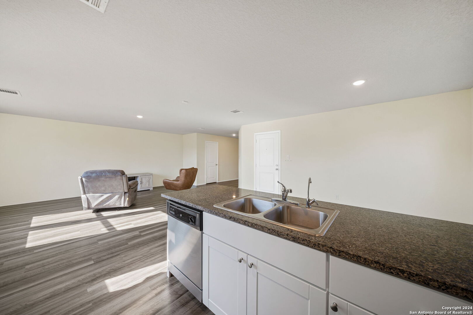 7058 Dominic Valley San Antonio TX 78242