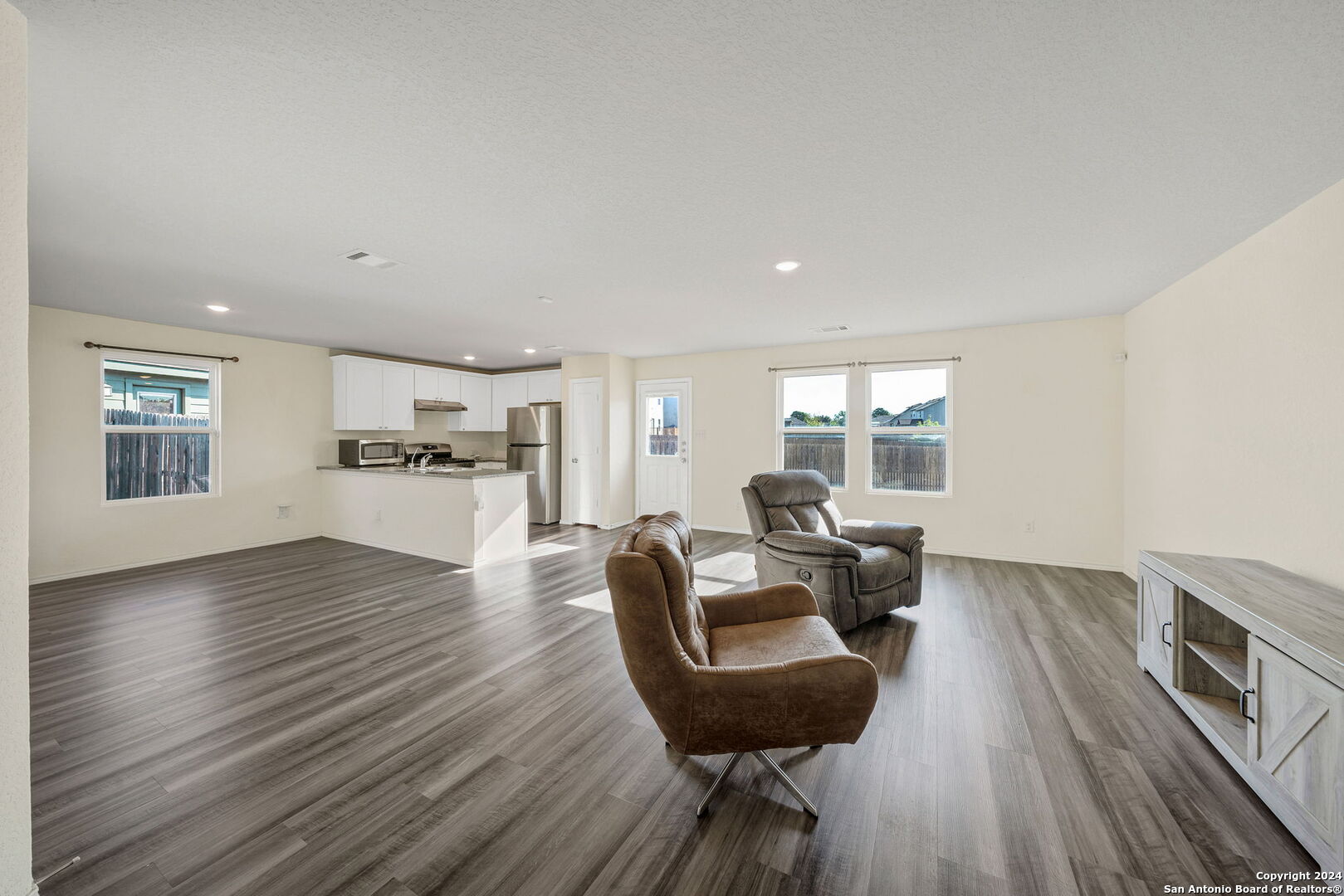 7058 Dominic Valley San Antonio TX 78242