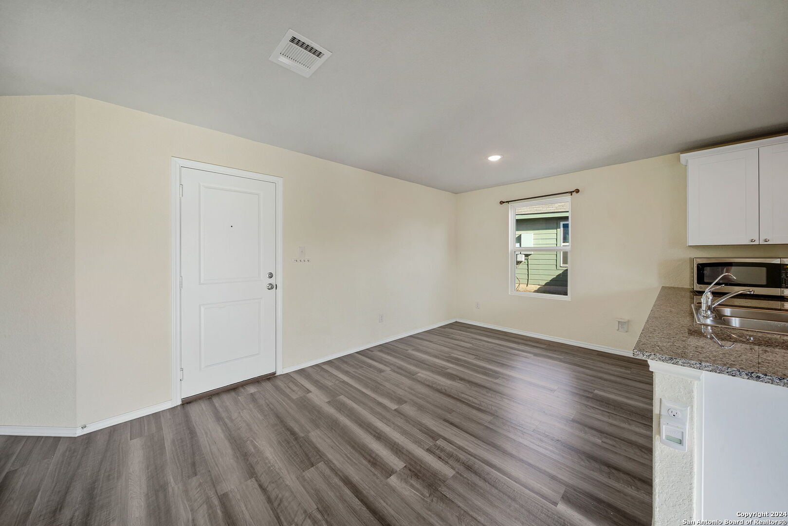 7058 Dominic Valley San Antonio TX 78242