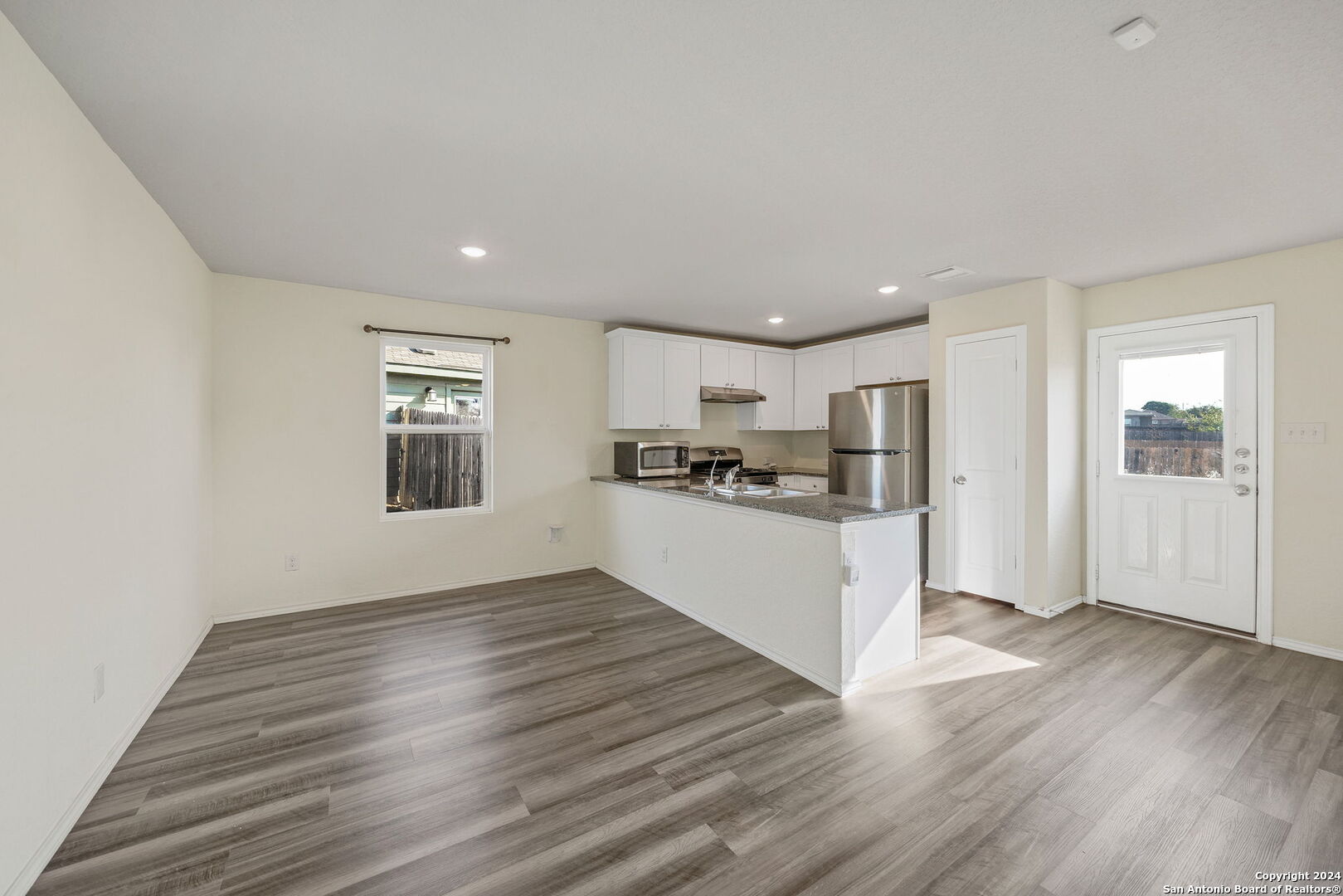 7058 Dominic Valley San Antonio TX 78242