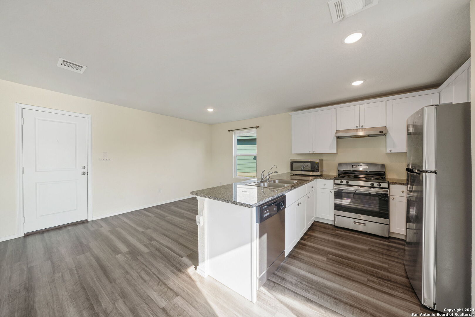 7058 Dominic Valley San Antonio TX 78242