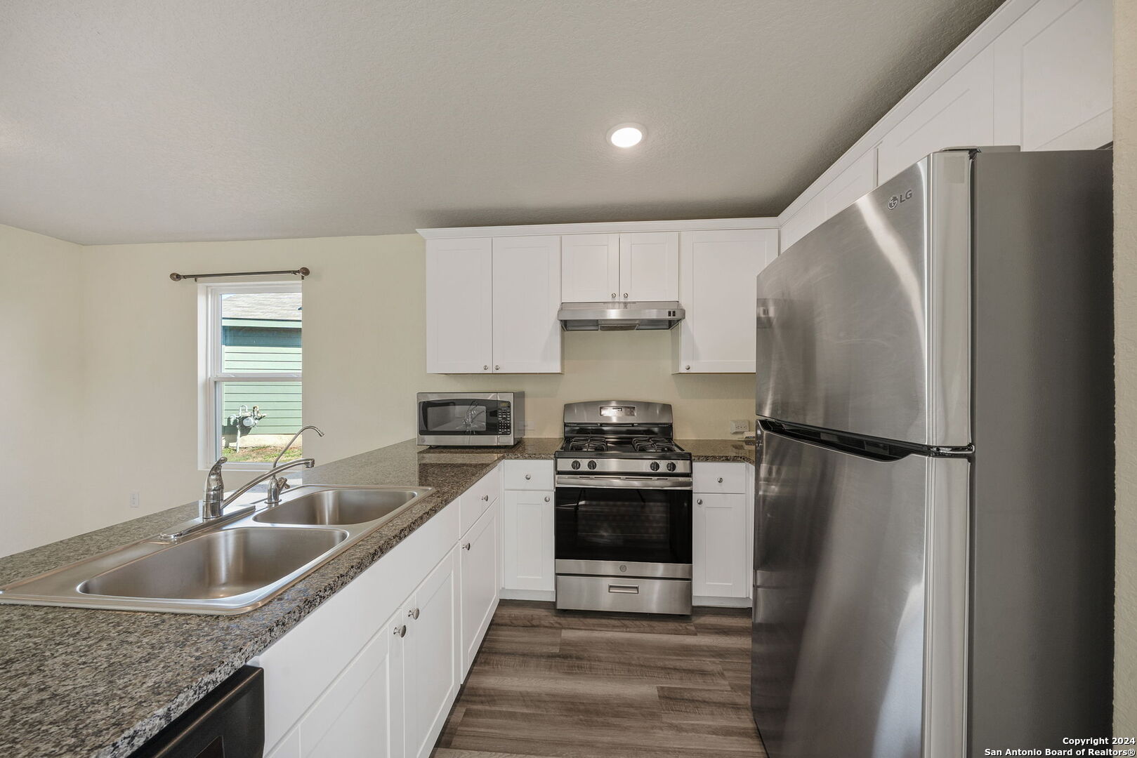 7058 Dominic Valley San Antonio TX 78242
