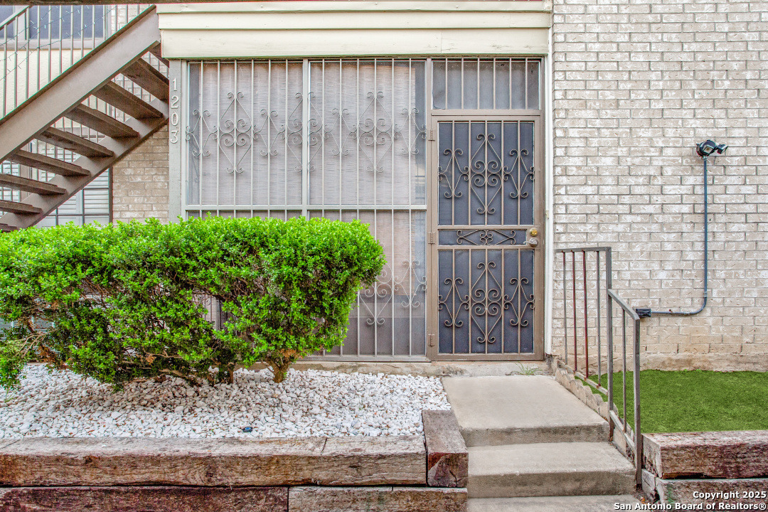 165 W Rampart Drive San Antonio TX 78216