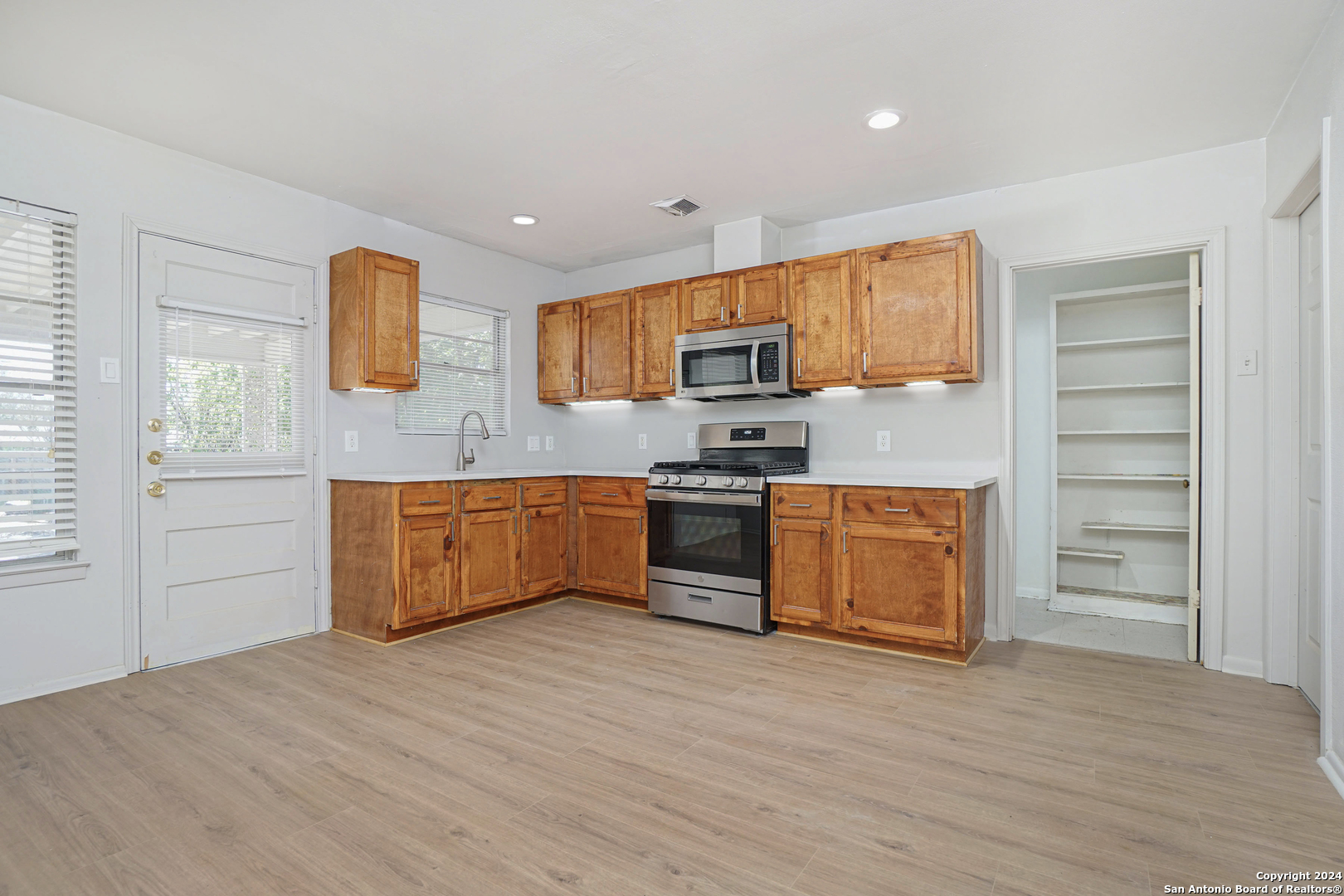 56 Ewing Place San Antonio TX 78201